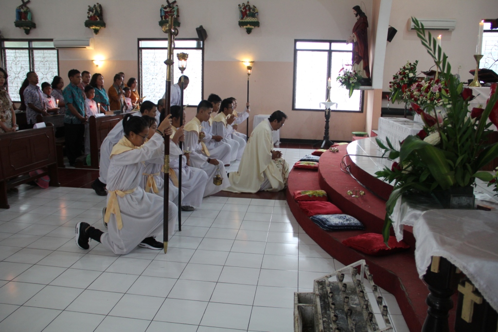 Keseruan Perayaan Misa Bertema Valentine di Gereja Paroki Santo Martinus Weleri