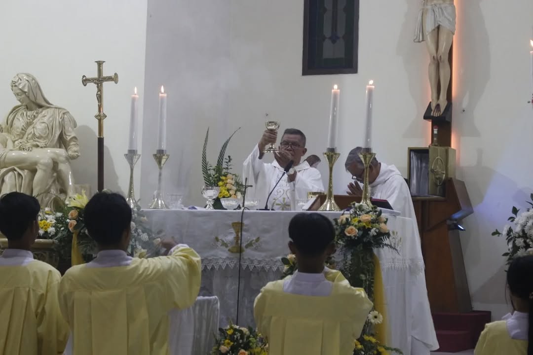 Gereja Santo Martinus Weleri Gelar Vigili Paskah 2025: Simbol Kemenangan Terang atas Kegelapan