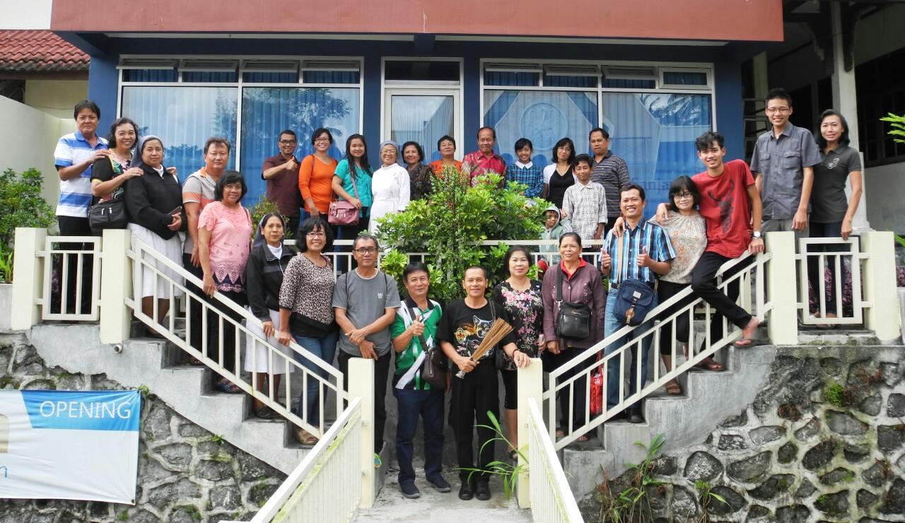 Tamasya bersama mengunjungi pusat-pusat rohani di Jateng oleh rombongan karyawan internal dan penggiat Paroki St. Martinus Weleri- Kendal, KAS.